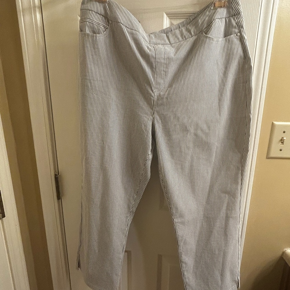 Mario Serrani Navy and White Striped Capri Pants. New With Tags.